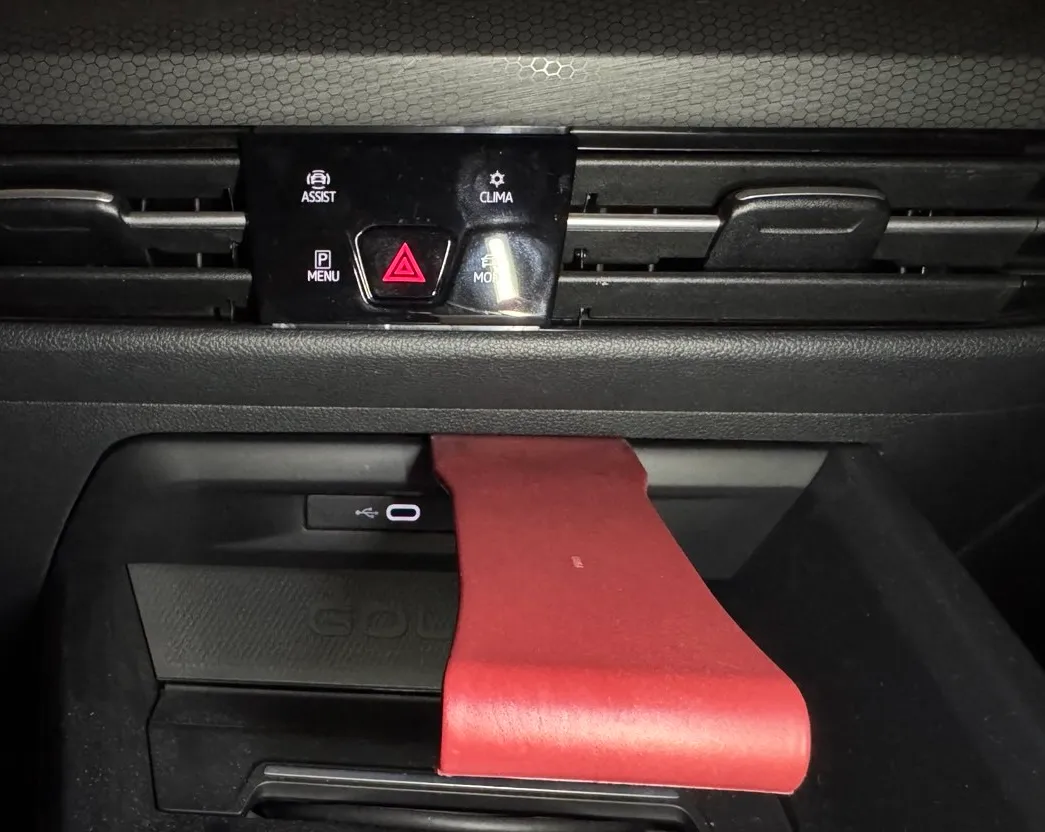 USB module pried out of the centre console